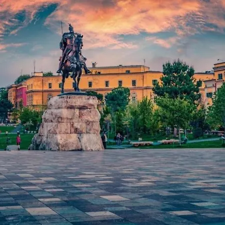 La Cita * ティラナ